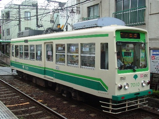 都電荒川線 庚申塚駅の列車