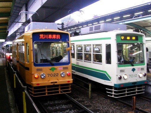 7022/7010(王子駅前駅)