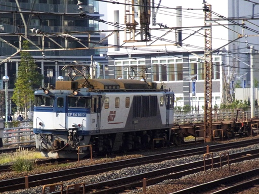 機関車 EF64-1017 (蕨駅-西川口駅 2010-11-9)