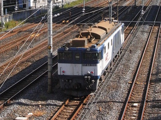 機関車 EF64-1018 (蕨駅-西川口駅 2009-11-18)