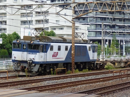 機関車 EF64-1022 (蕨駅-西川口駅 2010-10-22)