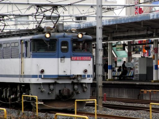 貨物列車 EF65-1068 (蕨駅付近)