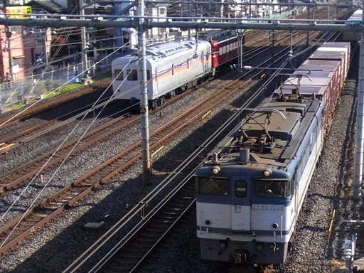 機関車 EF65-1094/電源車カヤ27-501 (蕨駅-西川口駅 2010-12-9)