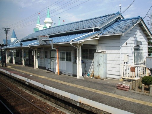 駅舎とホーム(大金駅)