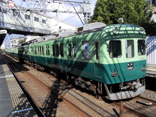 列車(東福寺駅ホーム)