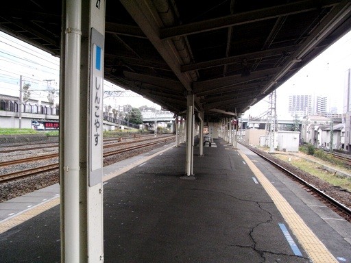 新子安駅ホーム