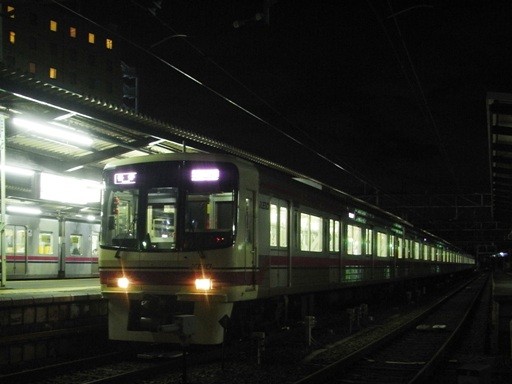 8000系(東府中駅)