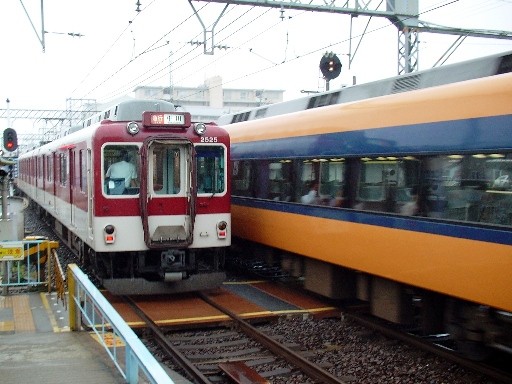 列車(江戸橋駅)