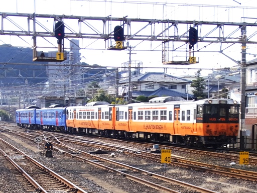 キハ66・キハ67系ハウステンボス、シーサイドライナー(諫早駅)