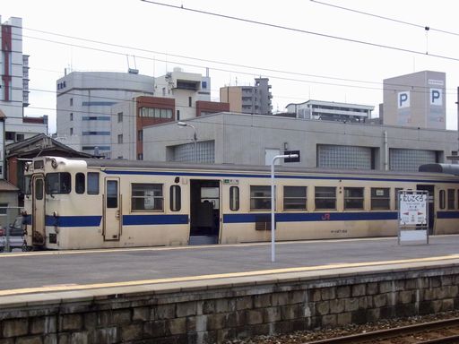 キハ147(西小倉駅)