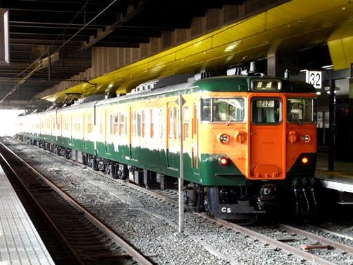 嵯峨野線列車(京都駅)