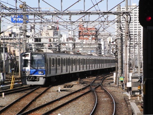 6102(西武新宿駅)