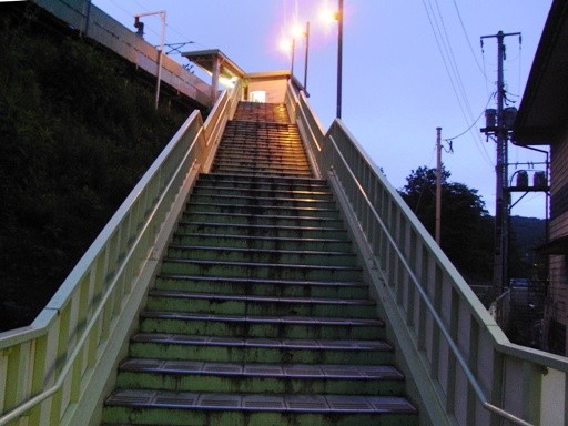 葛岡駅階段