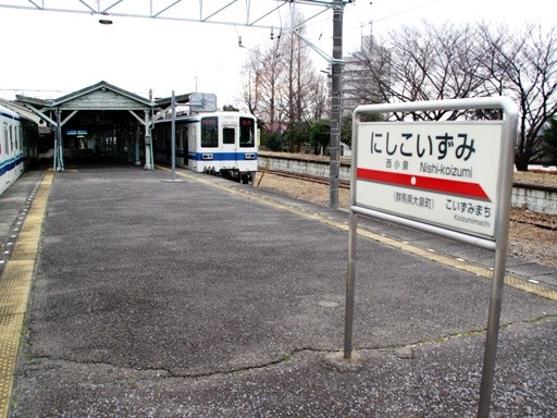西小泉駅ホーム