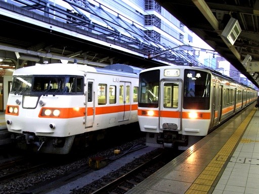 東海道列車(名古屋駅)