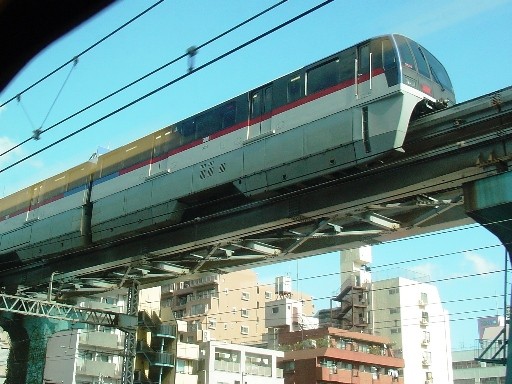 東京モノレール(東海道線列車から)