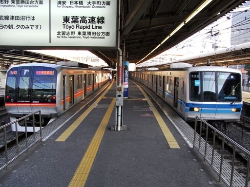 2001と東西線(西船橋駅)