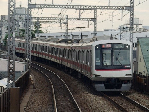 列車(祐天寺駅)